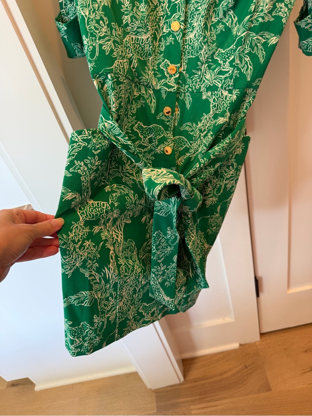 Lilly Pulitzer Green and White Printed Button-Front Top Size 6 NWT - Picture 3 of 6